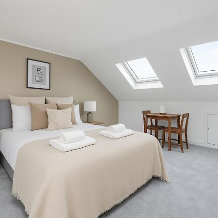 Bright Private Rooms - Peaceful Morden Location Лондон Экстерьер фото